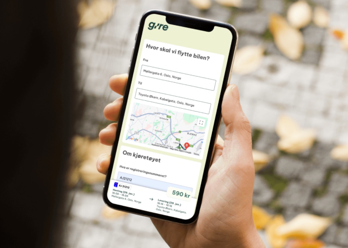 Person som holder smarttelefon med Gires bestillingsapp, rutekart og registreringsnummer for privatleveranse