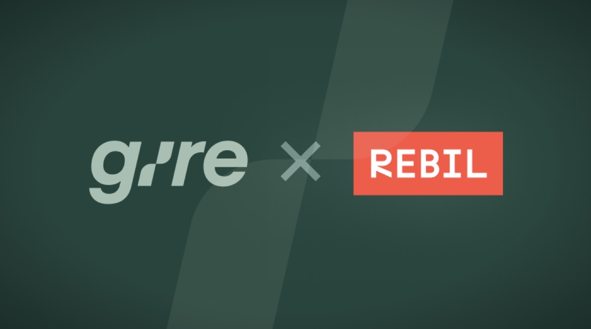 Gire x Rebil partnerskap – logoer på mørkegrønn bakgrunn